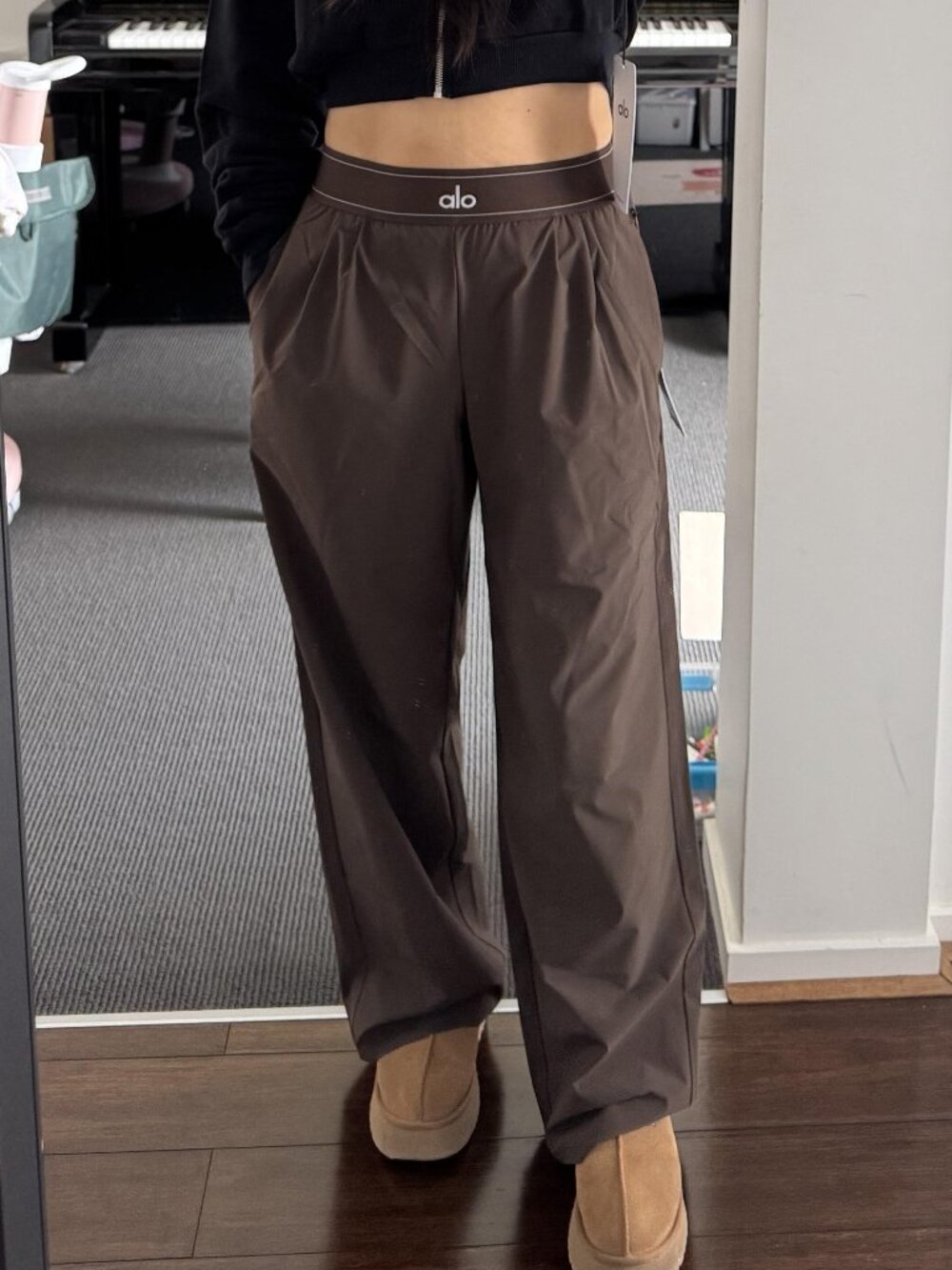 NWT Espresso ALO Yoga Studio Style Suit Up PantsšRelaxed Regular 30" Inseam